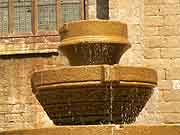fontaine eglise notre-dame du kreisker saint-pol de leon