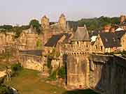 chateau de fougeres et ses remparts fougeres