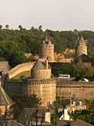 chateau de fougeres et ses remparts fougeres