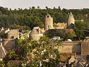 chateau de fougeres et ses remparts fougeres