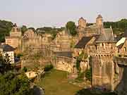 chateau de fougeres et ses remparts fougeres