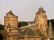 tour des gobelins et poterne fougeres