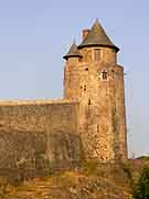 tour des gobelins et poterne fougeres