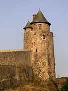 tour des gobelins et poterne fougeres