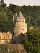 tour des gobelins et poterne fougeres