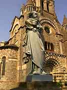 statue pres eglise saint-etienne val-d ize