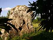 menhir de loueres saint-aubin des chateaux