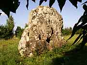 menhir de loueres saint-aubin des chateaux