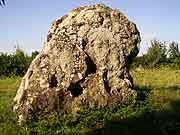 menhir de loueres saint-aubin des chateaux