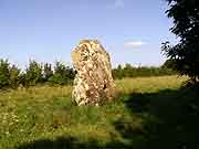 menhir de loueres saint-aubin des chateaux