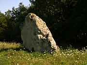 menhir de loueres saint-aubin des chateaux