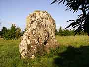 menhir de loueres saint-aubin des chateaux