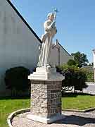 sainte-reine de bretagne statue de saint-louis-marie de montfort