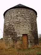 moulin a vent pres de la chapelle saint-michel guehenno