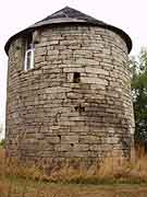 moulin a vent pres de la chapelle saint-michel guehenno