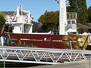 lorient navire thalassa dans le port de plaisance