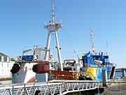 lorient navire thalassa dans le port de plaisance