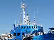 lorient navire thalassa dans le port de plaisance