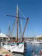 lorient navire thalassa dans le port de plaisance