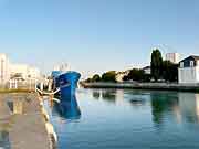 lorient navire thalassa dans le port de plaisance