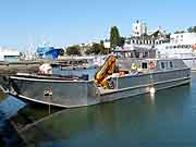 lorient navire thalassa dans le port de plaisance