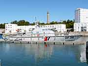 lorient navire thalassa dans le port de plaisance