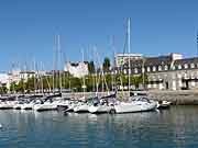 lorient navire thalassa dans le port de plaisance